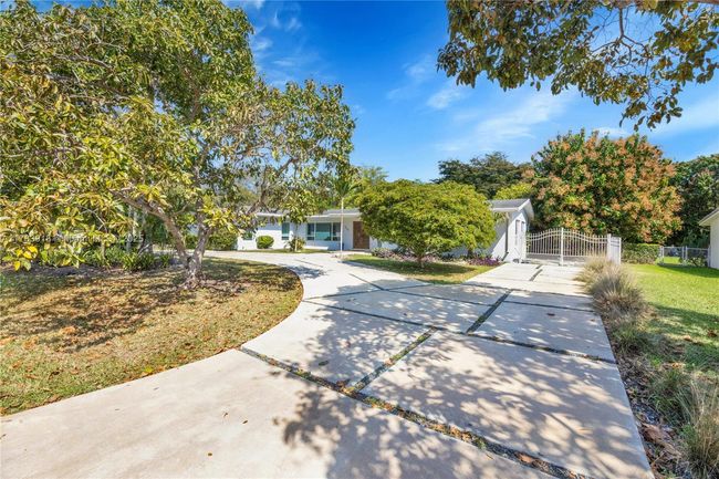 9401 Sw 69 Th Ct, House other with 5 bedrooms, 4 bathrooms and null parking in Pinecrest FL | Image 5