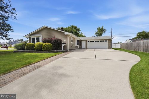 1 Gun Rd, LEVITTOWN, PA, 19057-3405 | Card Image