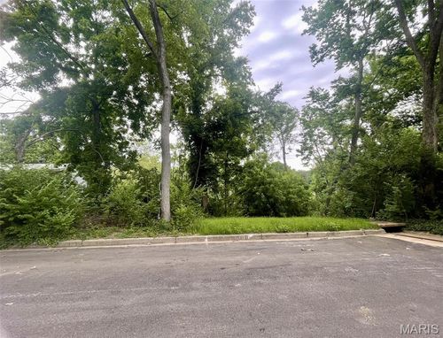 1048 Diversey Dr, Saint Louis, MO, 63126-1238 | Card Image