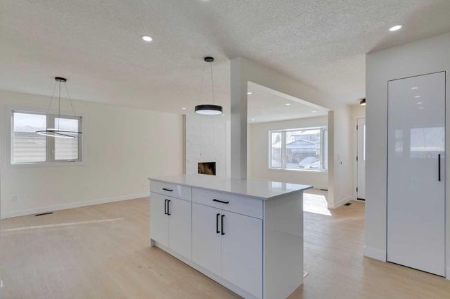 15 Beaconsfield Close Nw, Home with 5 bedrooms, 2 bathrooms and 2 parking in Calgary AB | Image 27