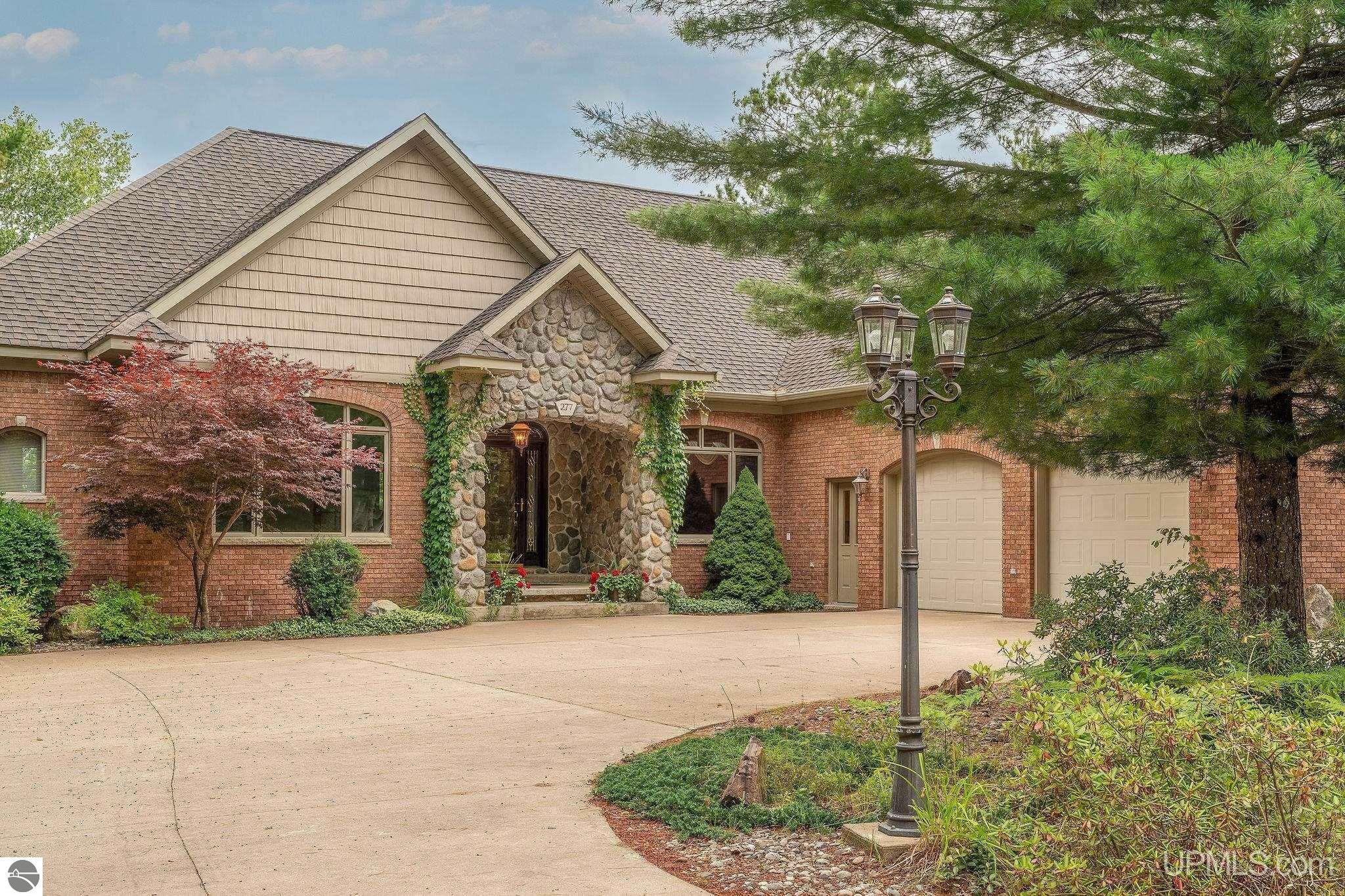Lakewood Ln, Marquette, MI 49855