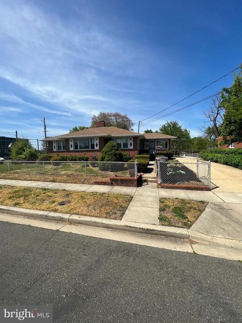 6400 Adak St, CAPITOL HEIGHTS, MD, 20743-2301 | Card Image