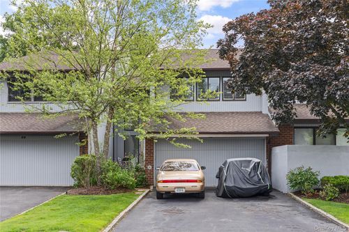 83 Foxwood Dr, Jericho, NY, 11753-1112 | Card Image
