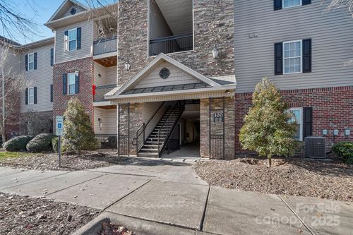 316 Appeldoorn Cir, Asheville, NC, 28803-6106 | Card Image