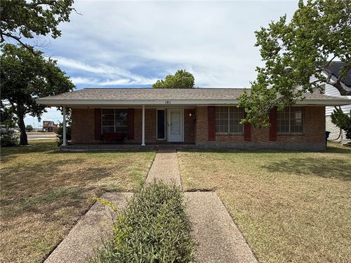 101 Duke St, Portland, TX, 78374-1331 | Card Image