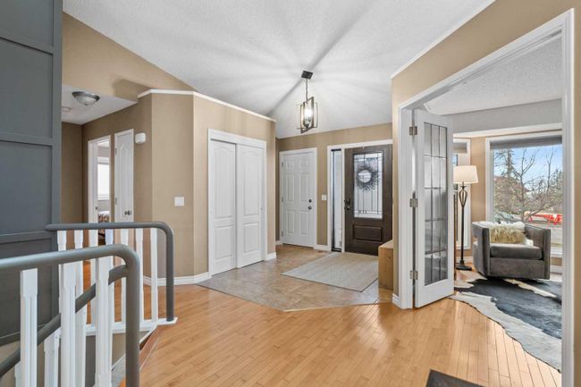 755 Hawkside Mews Nw, Home with 4 bedrooms, 3 bathrooms and 4 parking in Calgary AB | Image 3
