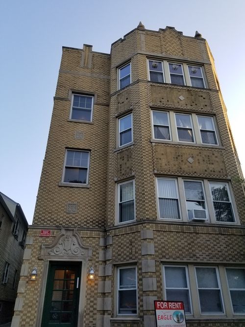3r-1923 W Belle Plaine Ave, Chicago, IL, 60613-1895 | Card Image