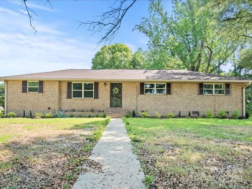 136 Chester Park Cir, Chesterfield, SC, 29709-1009 | Card Image