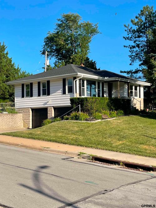525 N 74th Avenue, Omaha, NE, 68114-3101 | Card Image