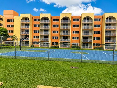 3-523a-6980 Nw 186th St, Hialeah, FL, 33015-3171 | Card Image