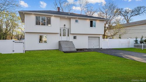 40 Alder Dr, Mastic Beach, NY, 11951-5604 | Card Image