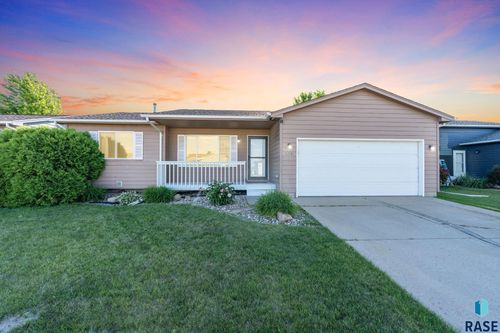 529 S Whitewood Ave, Sioux Falls, SD, 57106-8424 | Card Image