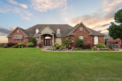 4105 N Lions Avenue, House other with 4 bedrooms, 4 bathrooms and null parking in Broken Arrow OK | Image 1