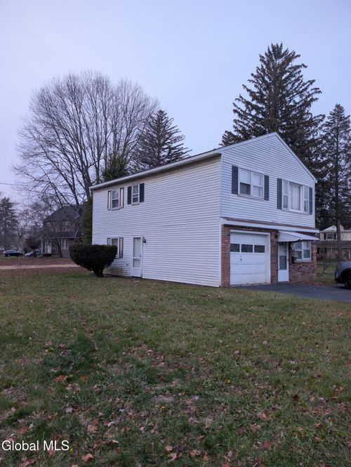 2 Friebel Rd, Albany, NY, 12208-1223 | Card Image