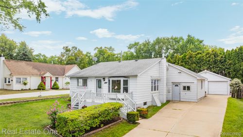 4470 Bethune Ct, West Bloomfield, MI, 48323-1402 | Card Image