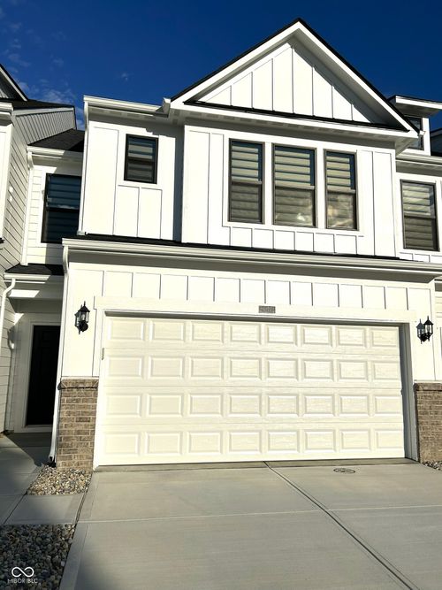 3277 Haflinger Dr, Zionsville, IN, 46077-0448 | Card Image