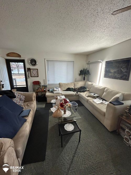 3010 Wyoming Ave, Flint, MI, 48506-2466 | Card Image