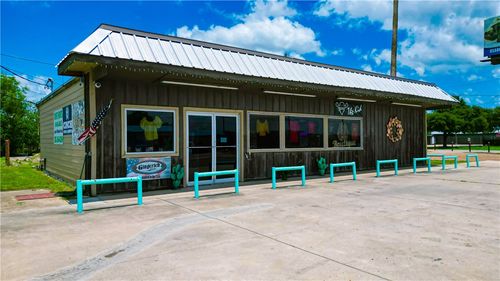 302 Nueces St, George West, TX, 78022-4074 | Card Image