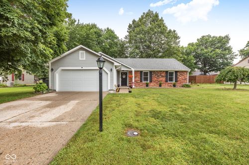 1043 Briarwood Dr, Brownsburg, IN, 46112-1811 | Card Image