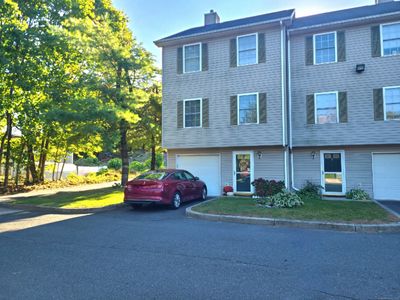 1 - 8 Mannions Lane, Condo with 2 bedrooms, 1 bathrooms and 1 parking in Danbury CT | Image 1