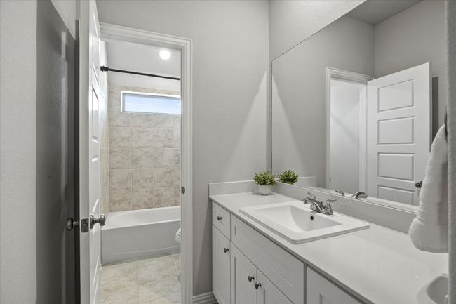 Second Floor Bathroom | Image 21