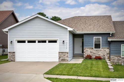 2712 Viking Cir, Blair, NE, 68008-1029 | Card Image