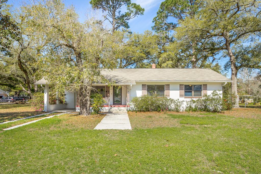 Avenue D , Apalachicola, FL 32320