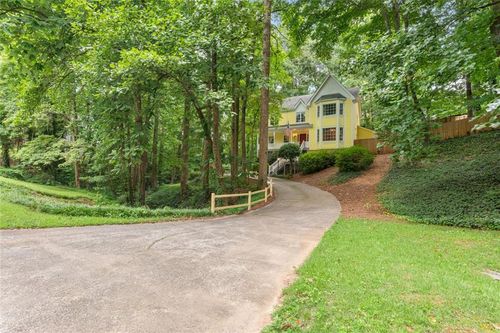11690 Highland Colony Dr, Roswell, GA, 30075-2197 | Card Image