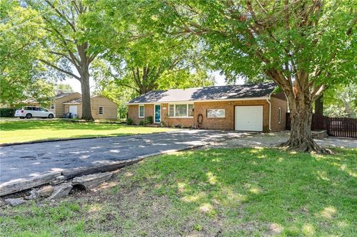 7727 Richland Ave, Kansas City, KS, 66111-2650 | Card Image