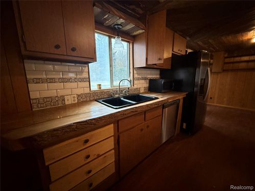 4126 Montgomery Rd, Marlette, MI, 48453-8443 | Card Image