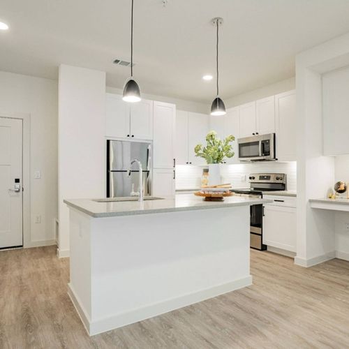 apt-104-501 N Ewing Ave, Dallas, TX, 75203-1822 | Card Image