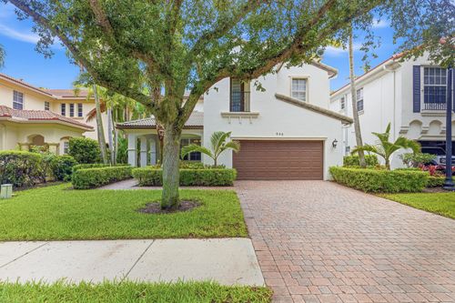 946 Mill Creek Dr, Palm Beach Gardens, FL, 33410-1511 | Card Image
