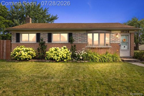 18114 Whitmore Dr, Clinton Twp, MI, 48035-5024 | Card Image