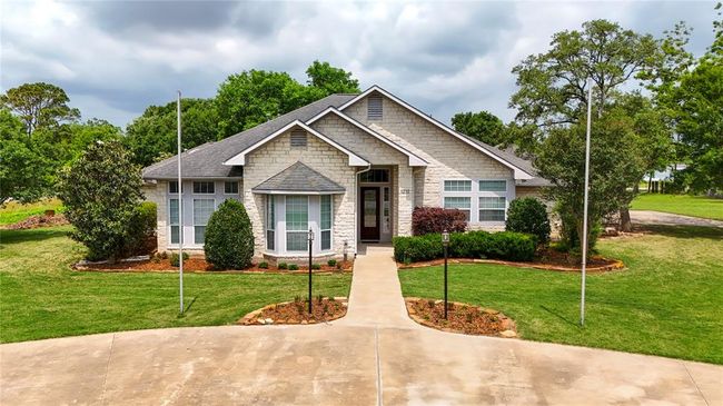 1212 W North St, House other with 3 bedrooms, 3 bathrooms and 2 parking in Louise TX | Image 39
