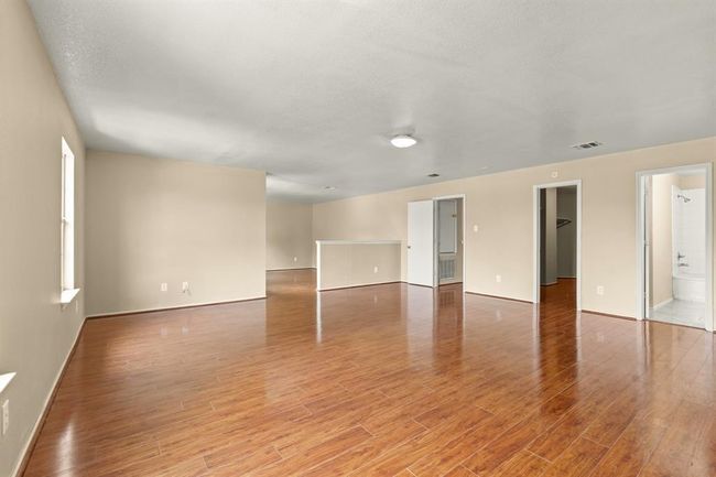 Primary Suite (upstairs) | Image 21