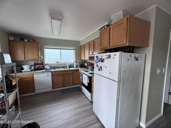 Unit B Kitchen | Image 34