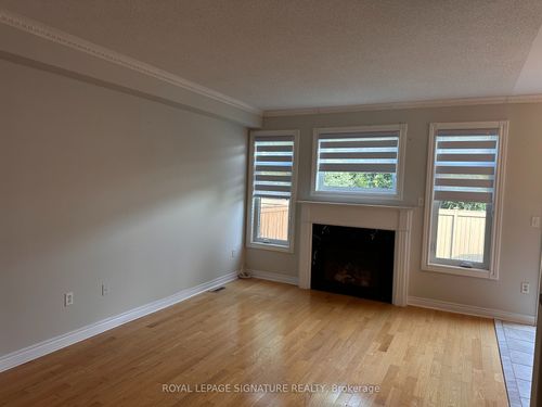 10-2295 Rochester Cir, Oakville, ON, L6M5C9 | Card Image
