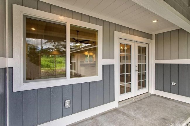 Welcoming covered front door area. | Image 20