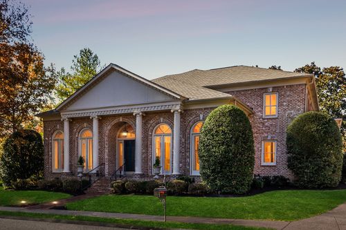 4 Middleton Park Ln, Nashville, TN, 37215-5321 | Card Image