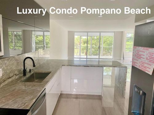 401-3960 Oaks Clubhouse Dr, Pompano Beach, FL, 33069-3671 | Card Image