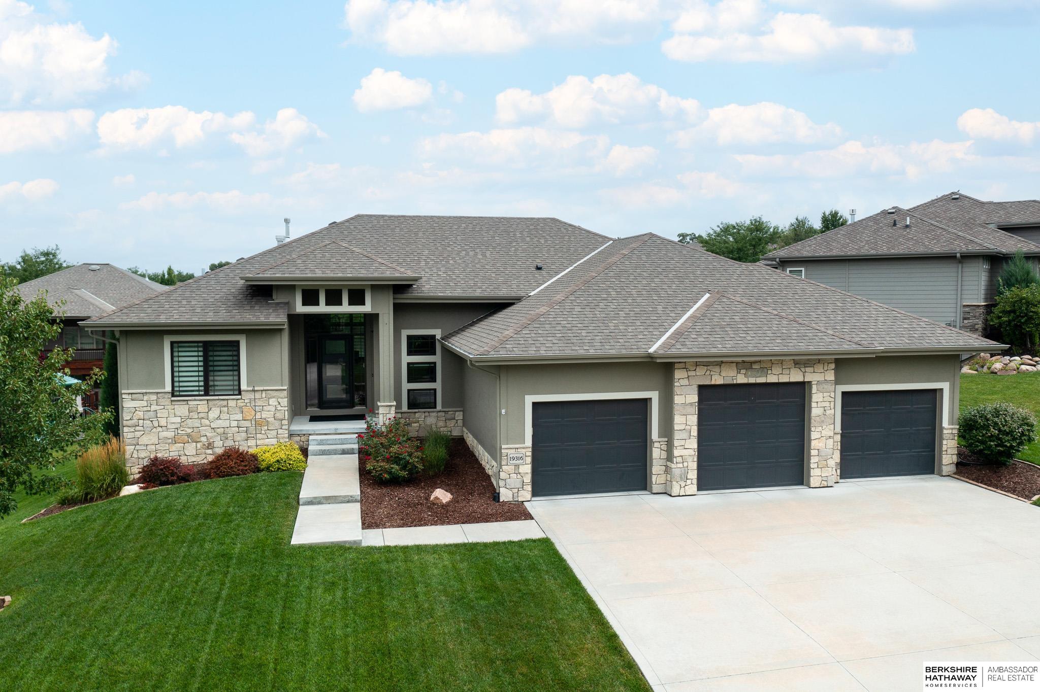 Binney St, Elkhorn, NE 68022