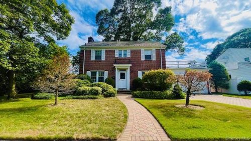 134 Fonda Rd, Rockville Centre, NY, 11570-2707 | Card Image