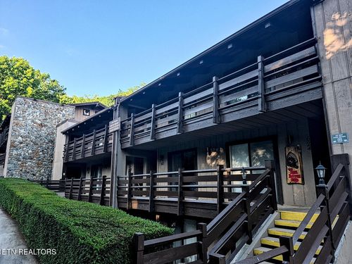 623-1081 Cove Rd, Sevierville, TN, 37876-7813 | Card Image