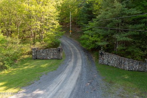 8 Robin Ann Ln, Westerlo, NY, 12193-2040 | Card Image