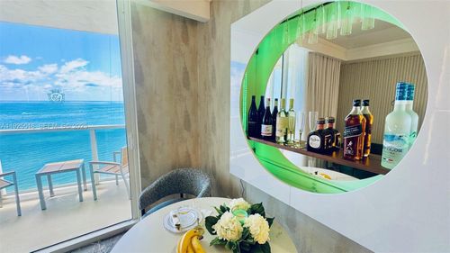 2512-18001 Collins Ave, Sunny Isles Beach, FL, 33160-2722 | Card Image