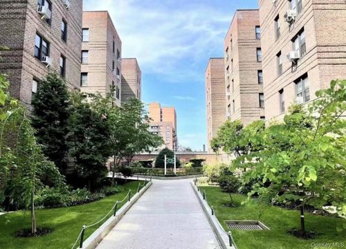 2d-43-40 Union St, Flushing, NY, 11355-7031 | Card Image