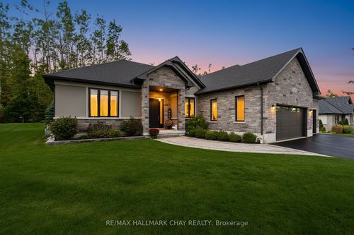 8 Byers St, Springwater, ON, L9X2A3 | Card Image