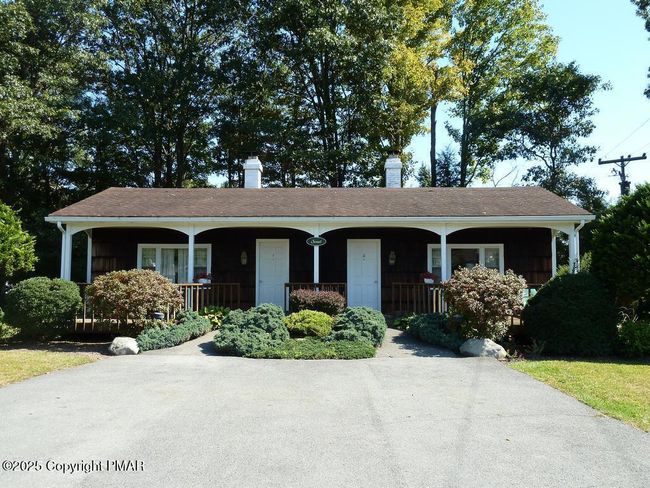 Crescent-Lodge-Country-Inn-Adults-Only-C | Image 29