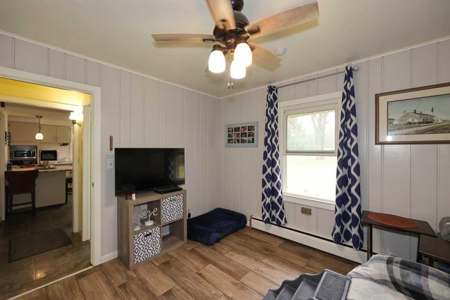 Looking towards the kitchen. | Image 19