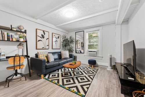 136 W 12th Ave, Vancouver, BC, V5Y1T7 | Card Image